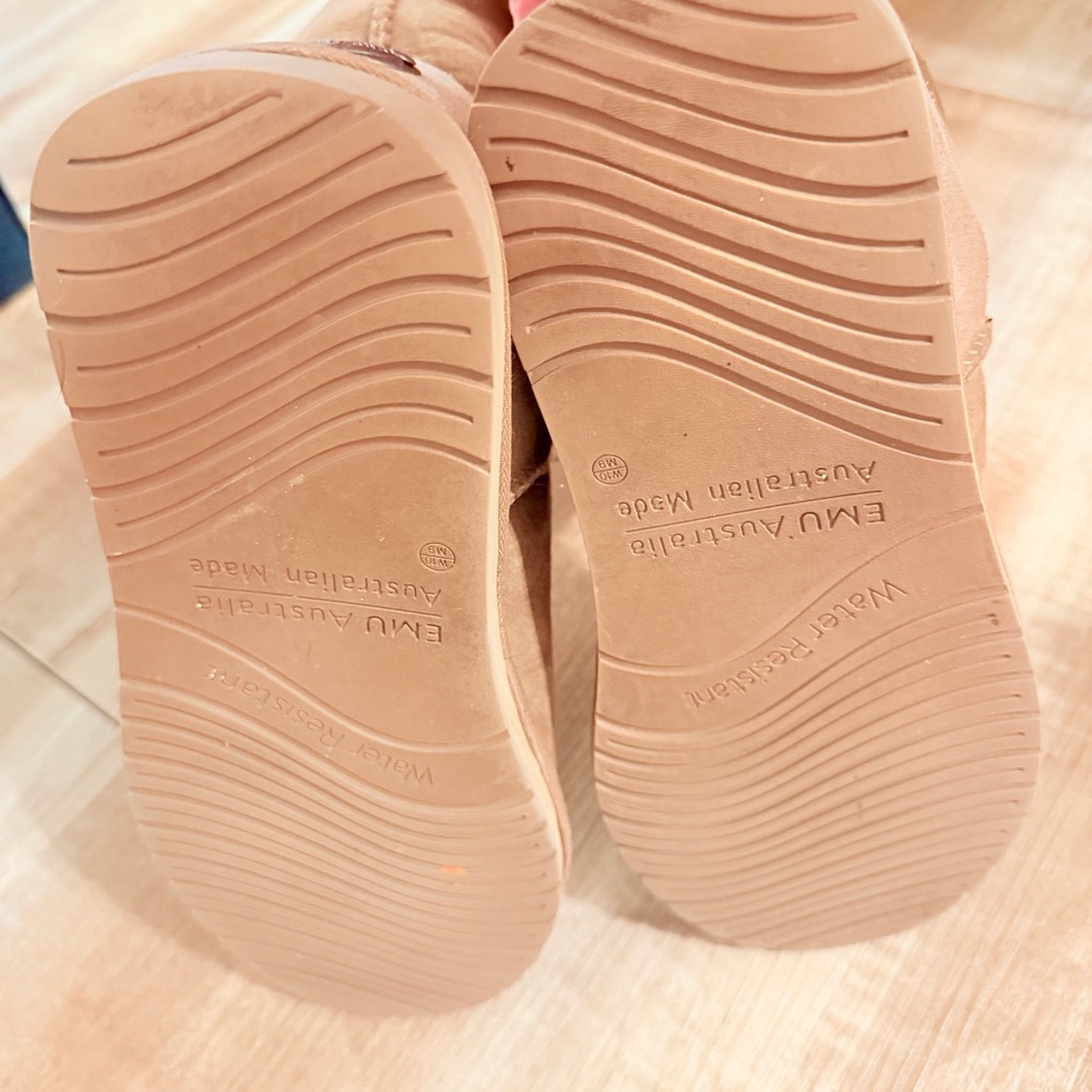 EMU Australia Tan Sheepskin Boots - Picture 5 of 8